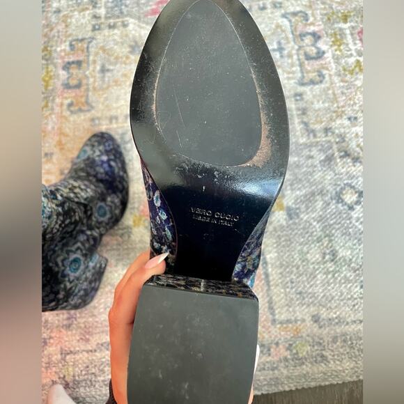 Vero Cuoio Velvet Floral Geometric Booties Size 38 7.5 - Picture 2 of 10